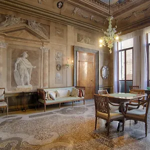 https://vintage-venice-apartment.hotelslidodijesolo.com