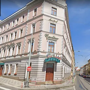 carlton-hotel.praguehotelsweb.com/